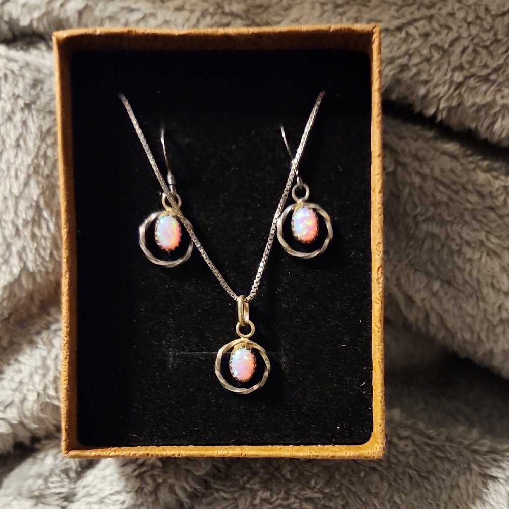 VINTAGE Elegant Opal Necklace and Earring Set - Picture 2 of 4